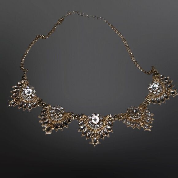 Vintage Crystal Cluster Gold Tone Necklace B13 - Picture 2 of 4